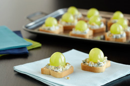 Blue cheese and green grape appetizer