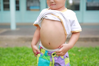 small child's belly button