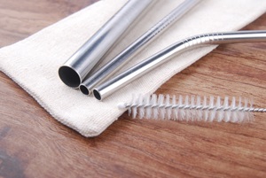 reusable straw and cleaning brush