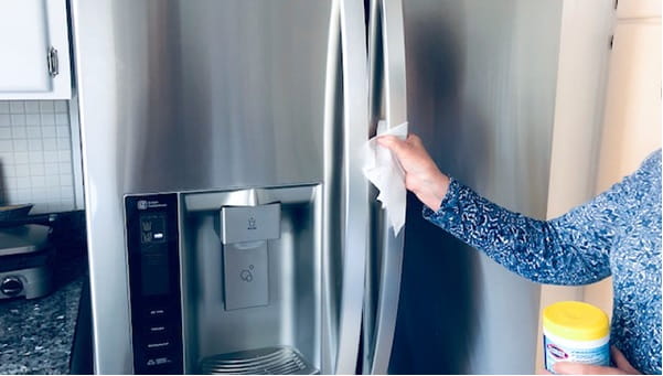 Cleaning refrigerator handle