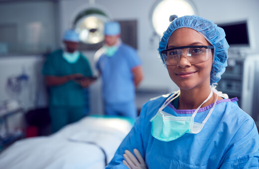 female_surgeon_in_operating_room