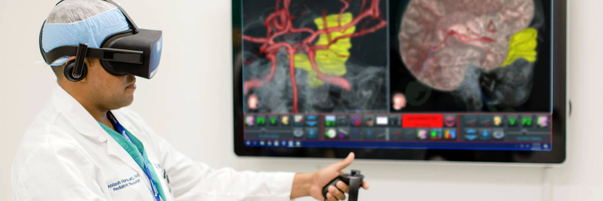 Doctor using Virtual Reality