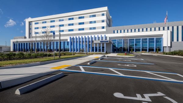 An external view of BayCare Hospital Wesley Chapel's parking lot