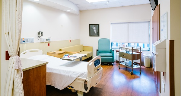 Winter Haven Women's Hospital OB Mom and Baby room