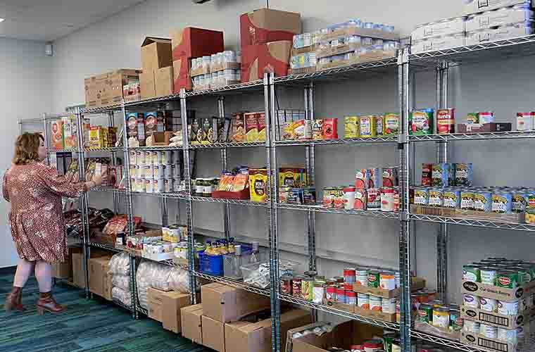 BayCare Helps School Families with Food Pantries