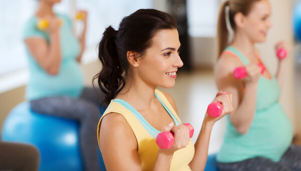 Pregnant women are exercising in a fitness class.